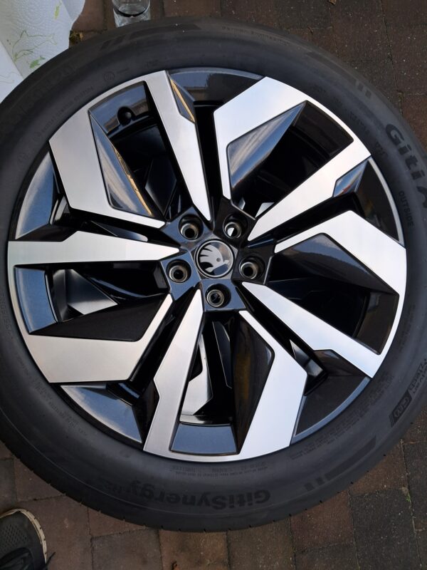 Originele Skoda Enyaq IV Skoda Elroq Breedset lichtmetalen velgen 5LA601025BT en 5LA60102CB 20inch (zonder banden).