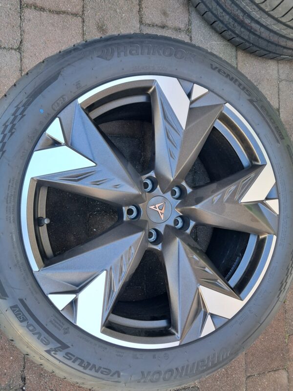 Originele Cupra Terramar 578601025H lichtmetalen velgen 19inch met Hankook 255 45 19 100V  Ventus Evo SUV zomerbanden.