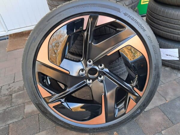 Originele Cupra Tavascan 5FL601025 lichtmetalen velgen 21inch met Hankook 255 40 21 102T (+)  ion Evo SUV (IK01) zomerbanden.